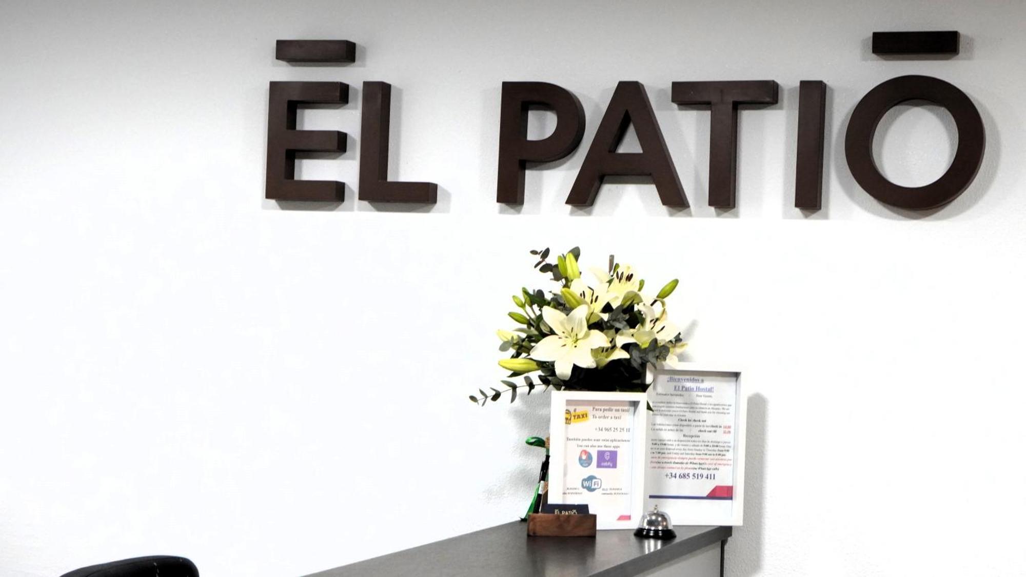 El Patio Hostal Аликанте Екстериор снимка