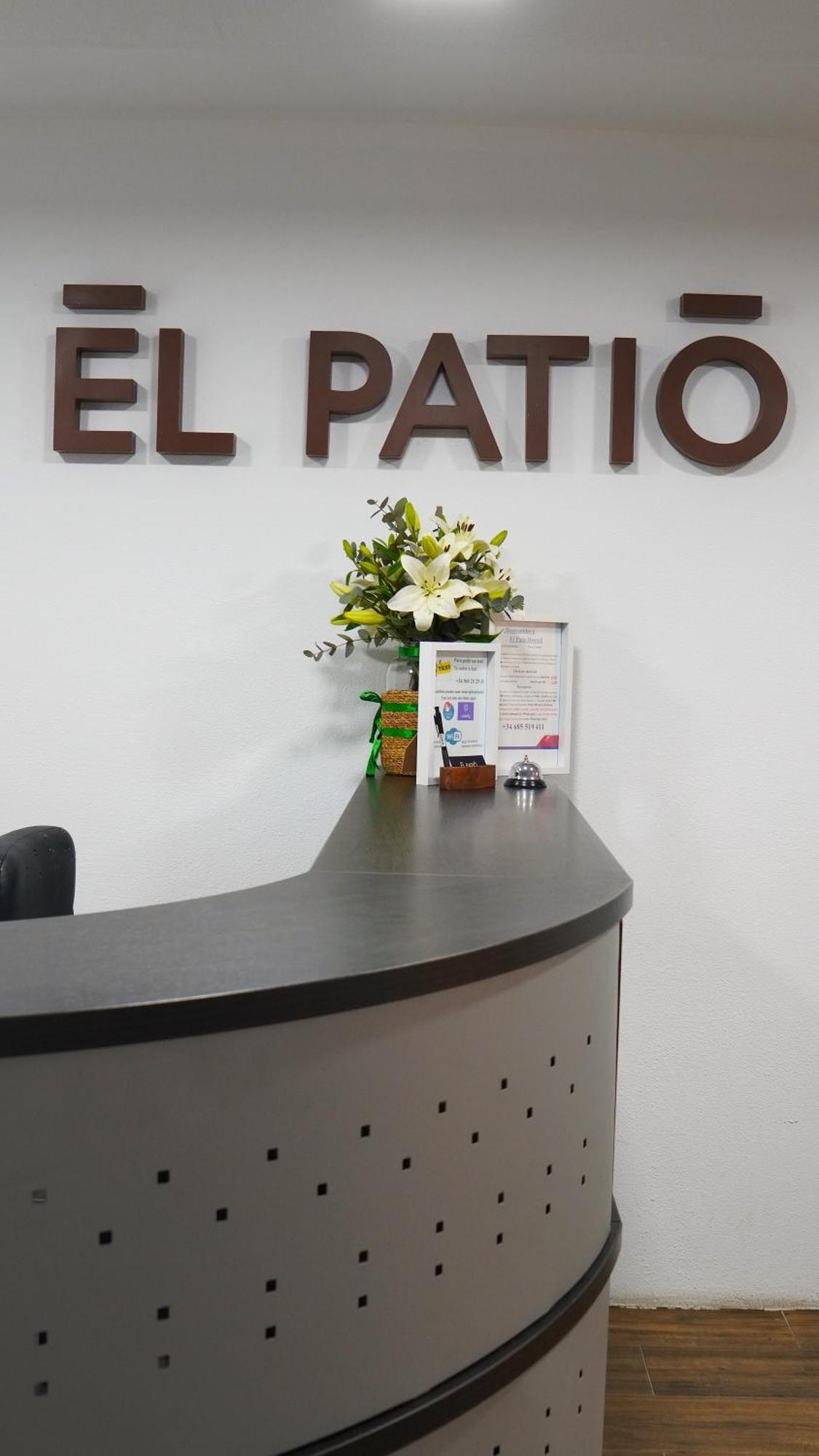 El Patio Hostal Аликанте Екстериор снимка