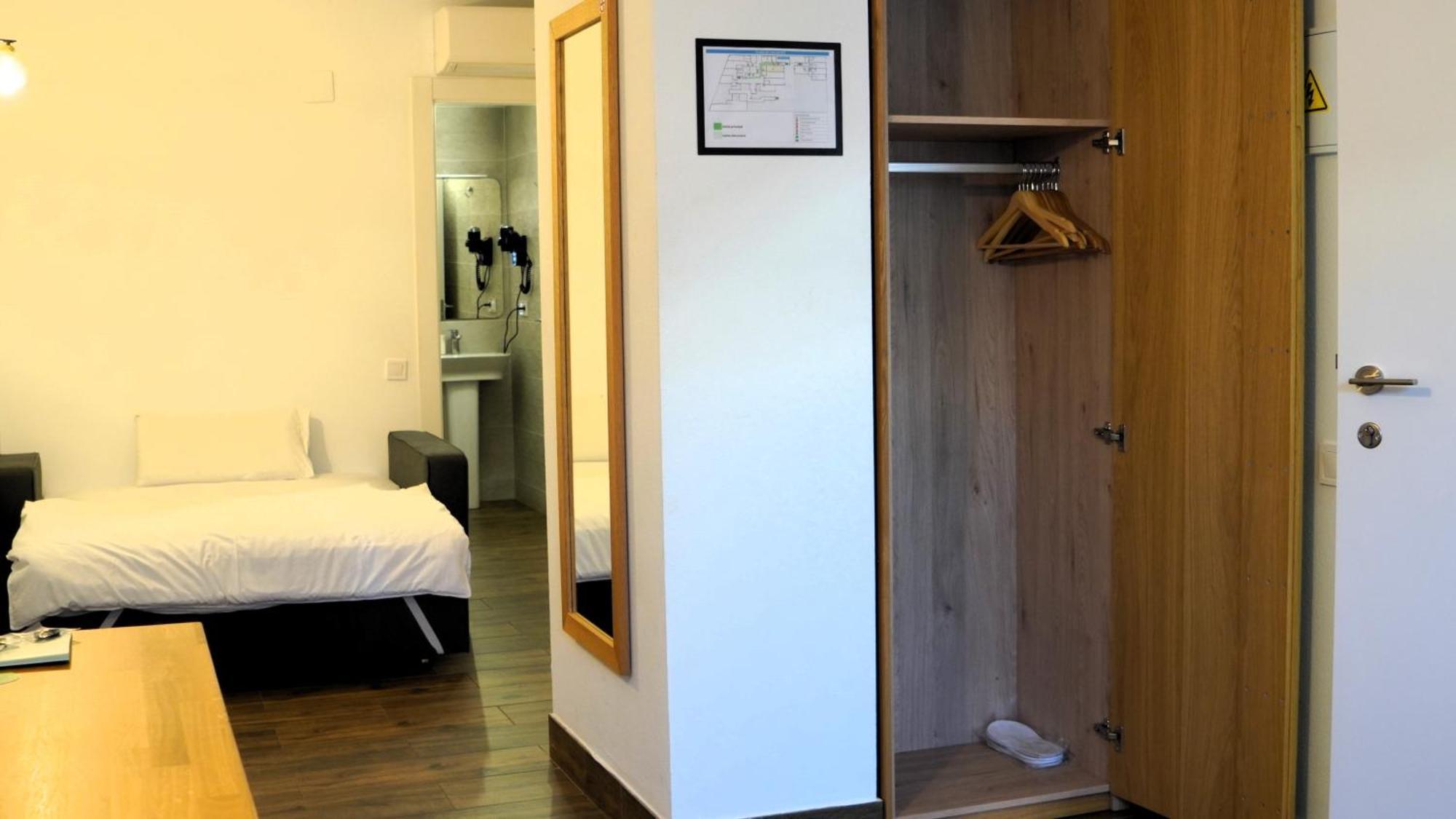 El Patio Hostal Аликанте Екстериор снимка